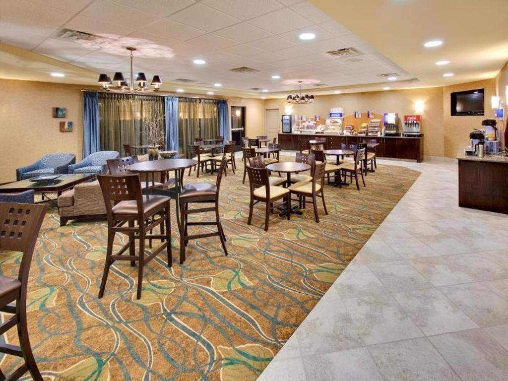 Holiday Inn Express Hotel & Suites Grand Island By Ihg Ngoại thất bức ảnh